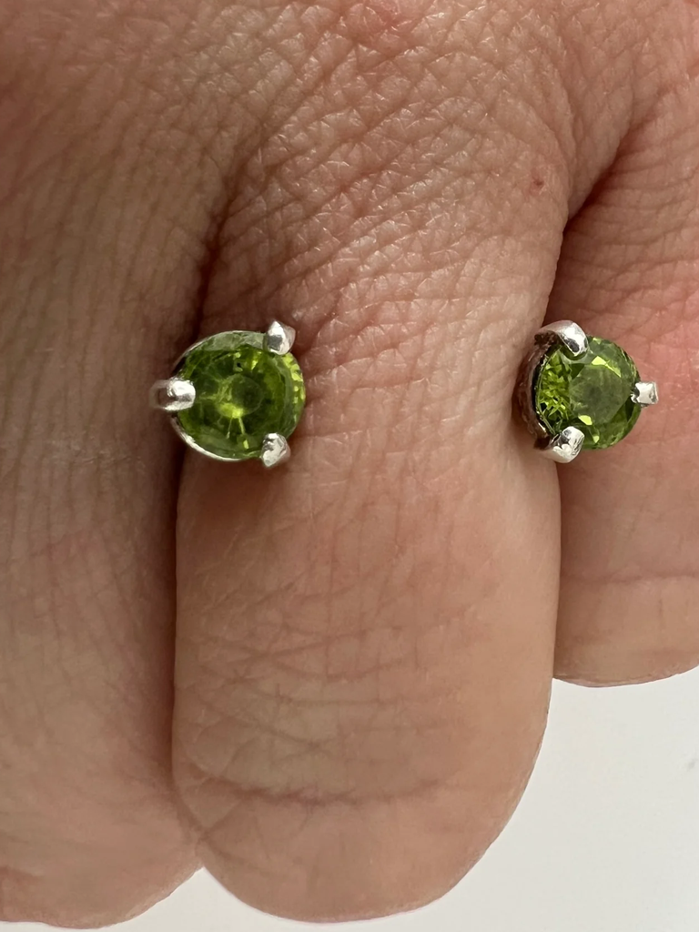 *6mm Single Wave Peridot Stoned Ring*